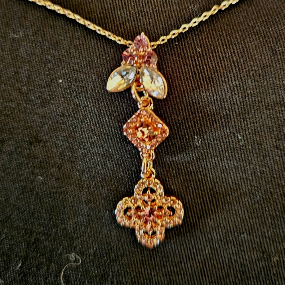 RSVP Hypo Allergetic Necklace Pink & Clear in Rose Gold Colored Mount